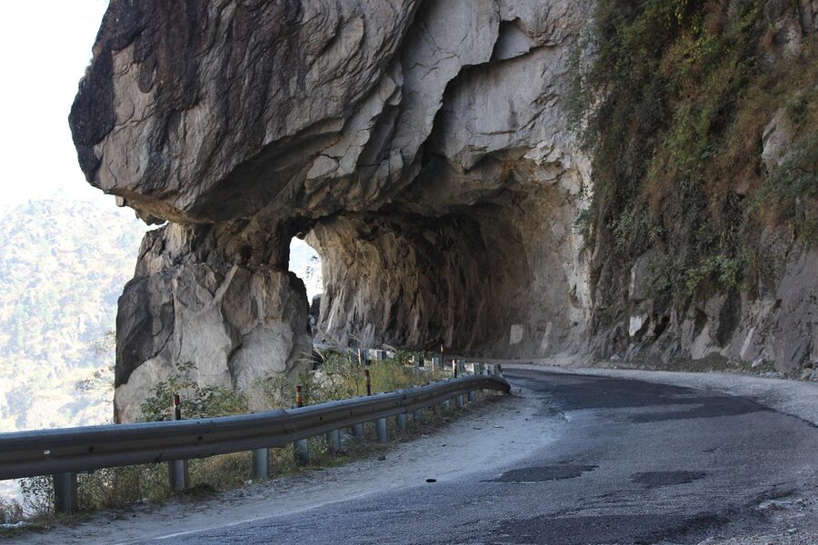 The cliff-cut road into Kinnaur