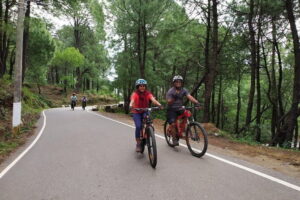 hilloferry - a guided cycling tour - Meeting Kamal on SH 17 and getting bike-ready the right way