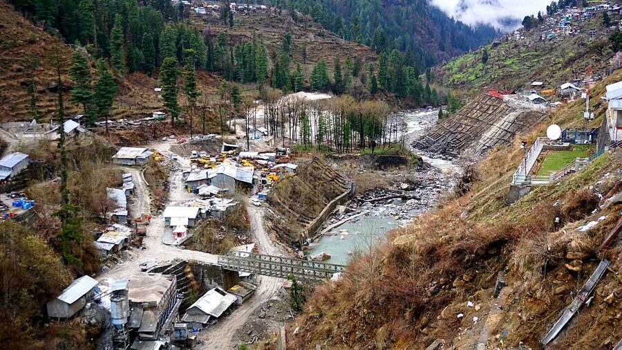 The road and bridge at Barshaini, the road head of the Parvati Valley.
