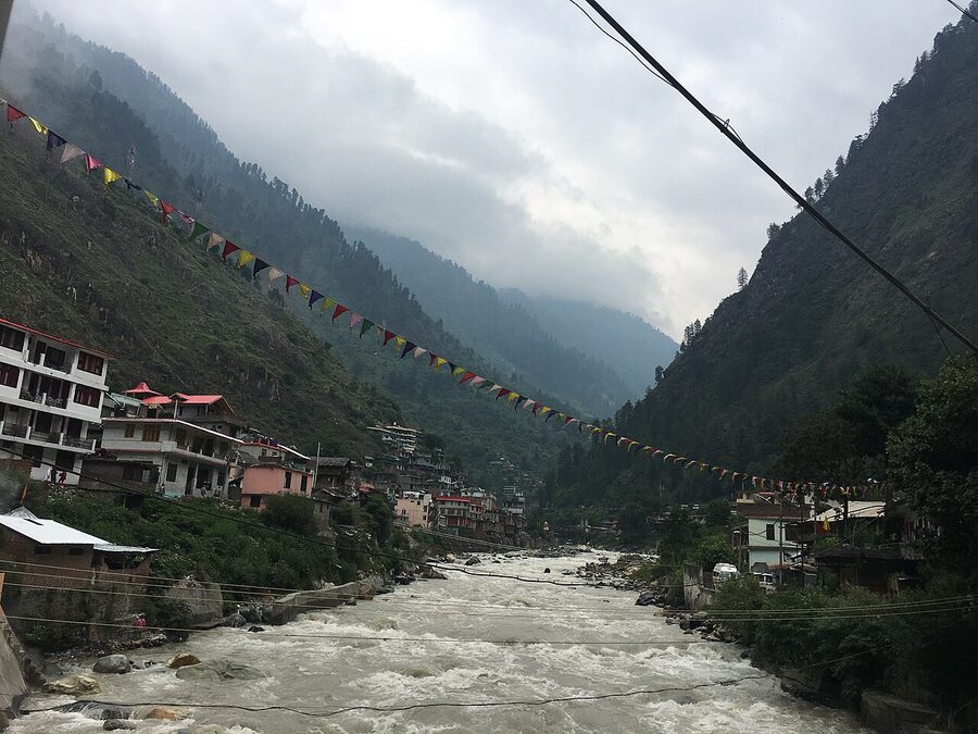 The Manikaran Sahib Gurudwara above the Parvati river with mountains in the background.