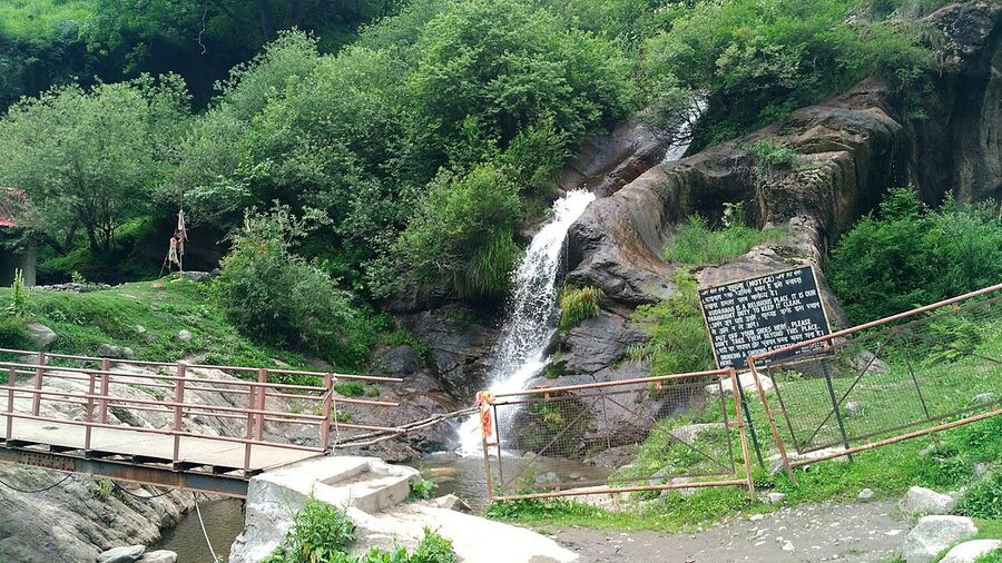 The Rudra Nag waterfall midway on the Kheerganga trail.