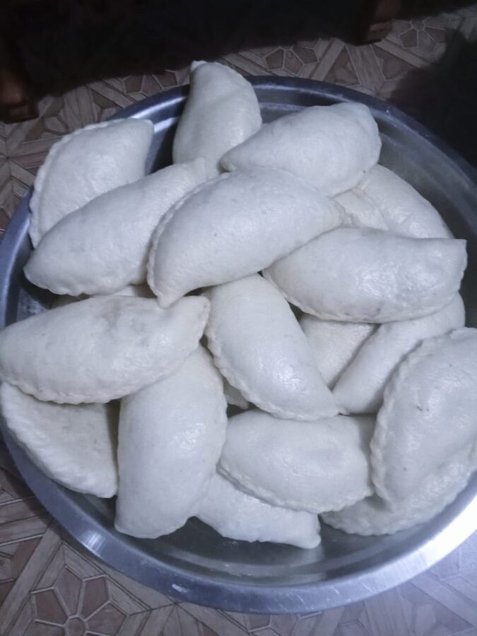 Kullvi Siddu, the Kullu Valley variant of the steamed bread, with mint chutney.