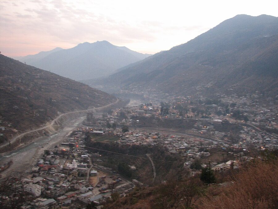 Kullu town set in the valley along the Beas River