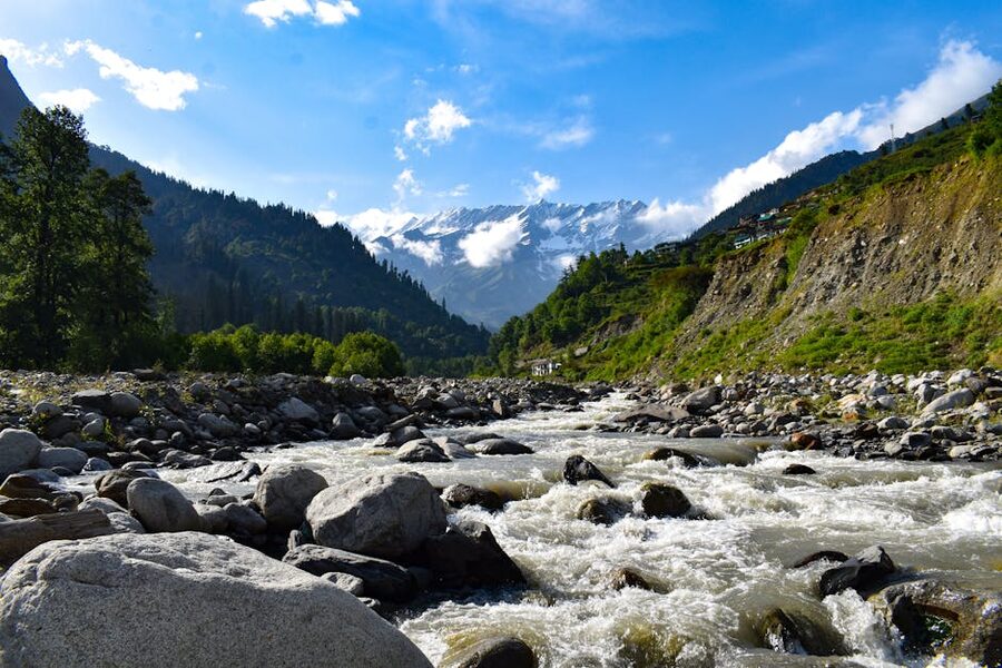 The Beas river flowing through rocks in Manali, India.