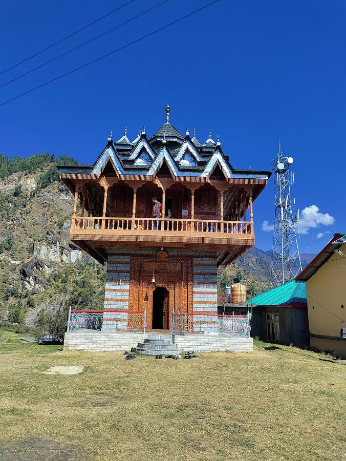 Traditional Kath Kuni layered timber and stone wall construction in Himachal Pradesh.