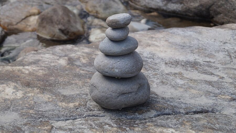 Stone arrangement on the bank of the Tirthan river