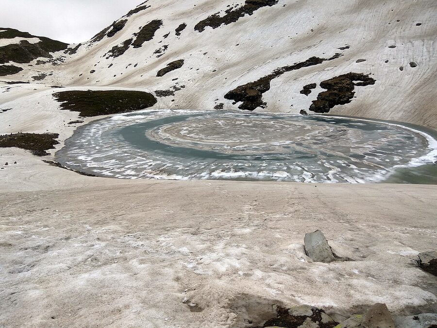 Bhrigu Lake meadow approach